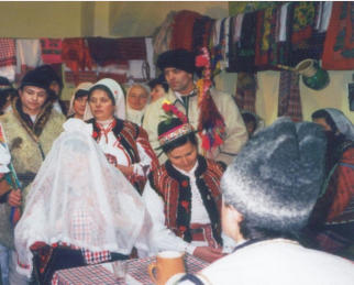 Obiceiuri la romano-catolici din Moldova - șezătoare - ceangăi, csango